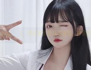 那个Aram(아람)，用白丝营造私房氛围，真是没谁了。