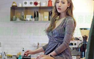 Feilin嗲囡囡 – 分享waya小帝姬的这组体操服图集，简直就是日常与性感的碰撞。