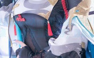 向你推荐HaneAme雨波的精品雷电将军写真集，冲突与温柔并存，别犹豫啊！