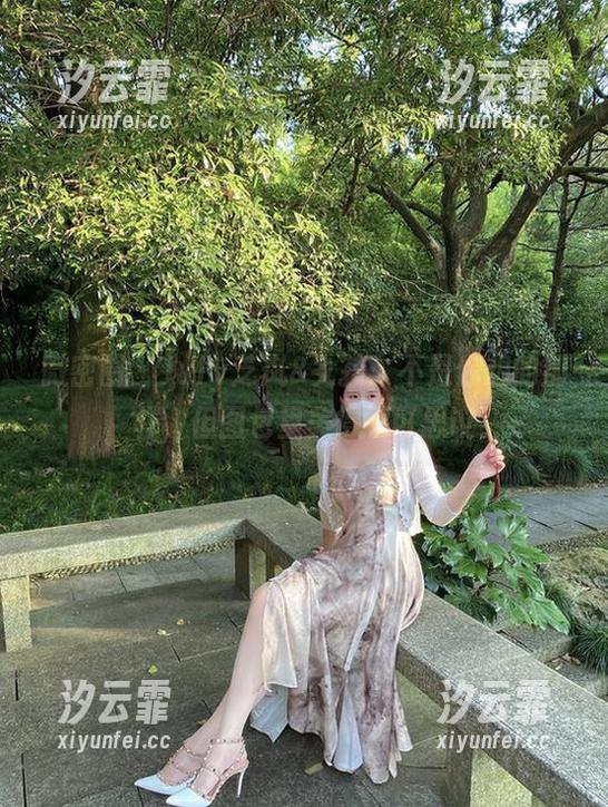 微密圈 - July芝岚&女孩：不是你想的那样，但图包里美得不可思议