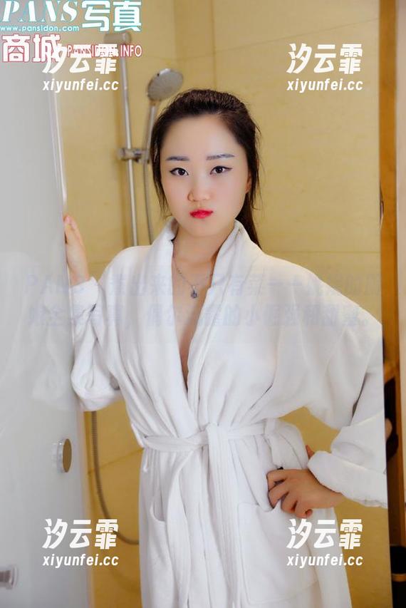 PANS-妮妮 PANS - 煮出来的不只有菜——妮妮的厨娘全集写真,偶尔流露的小倔强和甜蜜。