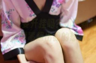 ROSI你这是要开挂吗？嫩学妹制服美图更新频率超出我的想象。