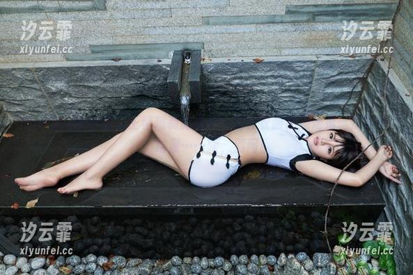 TuiGirl推女郎-王馨瑶 TuiGirl推女郎 - 王馨瑶制服照片:这套衣服我还是第一次尝试,结果……呃,别问!
