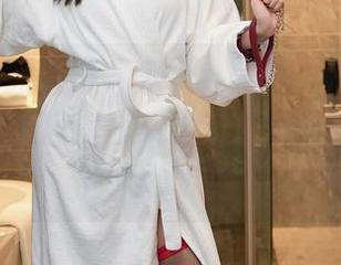 Xiuren秀人网 – 来了，来了，这期Elise谭晓彤的短裤合集，完全免费可是也够火的呀！