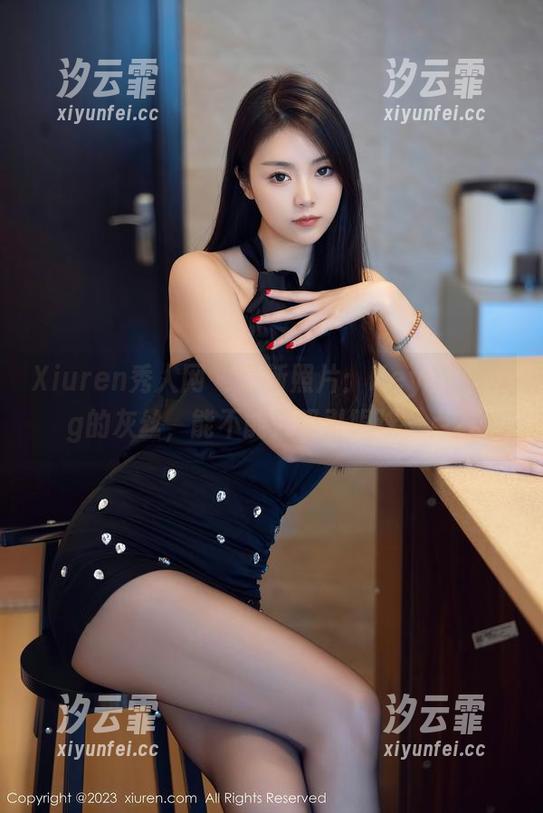 Xiuren秀人网-HeyuZhang Xiuren秀人网 - 最新照片:HeyuZhang的灰丝,能不能更吸引眼球一点?