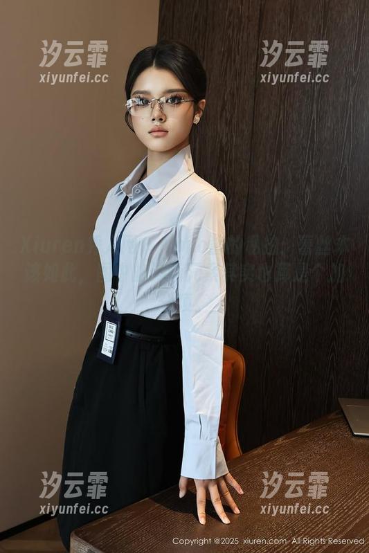Xiuren秀人网 - Nono酱的私拍：蕾丝本该如此，图中的漫画元素其实也算是个加分项。