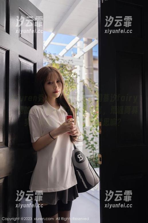 Xiuren秀人网-周慕汐fairy Xiuren秀人网 - 图片里的周慕汐fairy,她的牛仔裤好像在自我宣言,荒诞而真实,真有人能理解这层意思嘛?