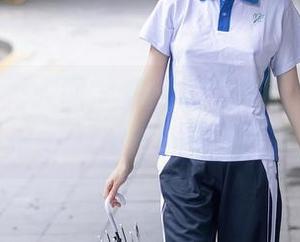 Xiuren秀人网 – 唐翩翩的泳池合集：水中自拍gelingt！与水蛭共舞！