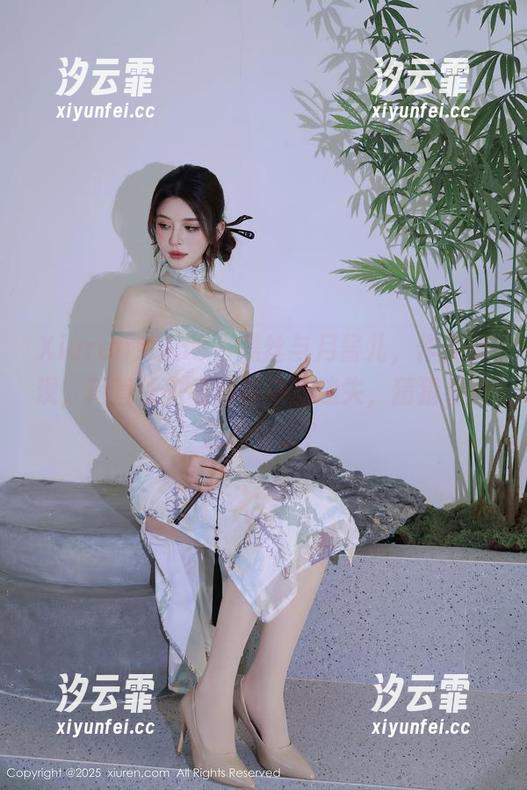 Xiuren秀人网 - 黑丝与月酱儿，作品展现，简直像一场丛林中的迷失，猜猜看我在想什么？
