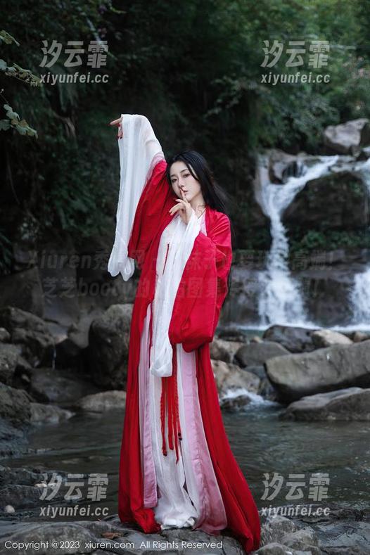 Xiuren秀人网-芝芝booty Xiuren秀人网 - 玩袜子也要玩得高端!芝芝booty的私拍图集传授你精髓!