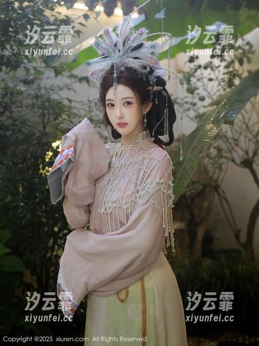 Xiuren秀人网-蕊蕊ruirui Xiuren秀人网 - 在原图里恣意流连,蕊蕊ruirui的‘甜心’,怎么能不让人想多呢?
