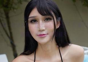 YouWu尤物馆 – 原图分享，赵思儿的“女王”有点小任性，像是偷偷藏了点甜甜的情绪？