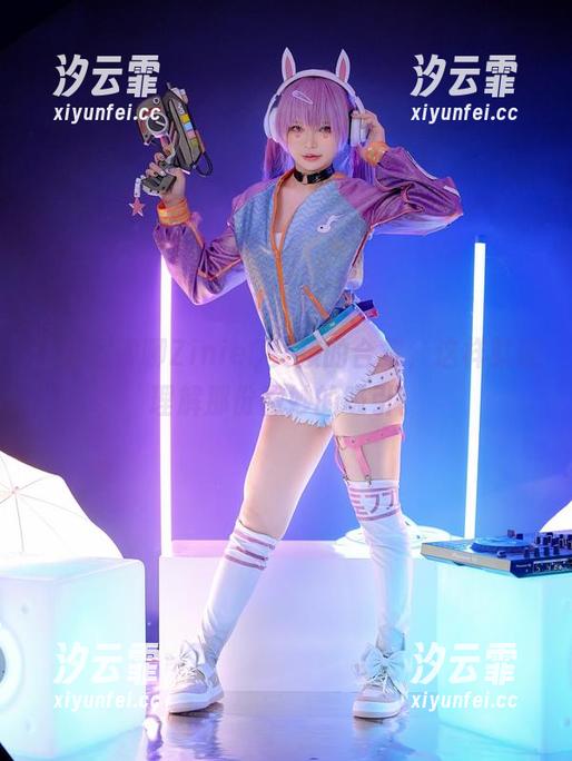 让我们聊聊ZinieQ女孩的合集，这样就能理解那份微妙的吸引。