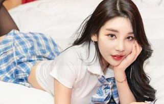 Zzyuri修女套图，精选中的怪异与优雅交织，有种说不清的情愫。