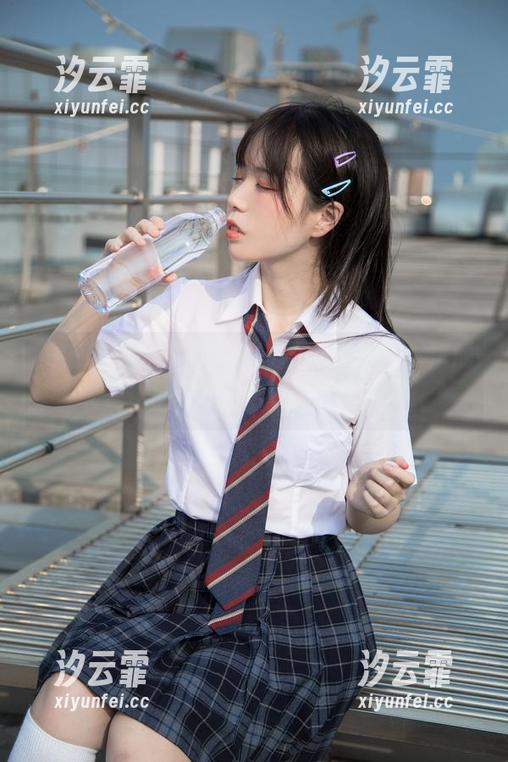 快来看看fushii_海堂的最新美图，洛丽塔变身稀奇古怪的风格！