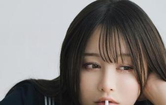 在办公室的角落，偶然发现“いくみ(育美)”的无圣光之作。