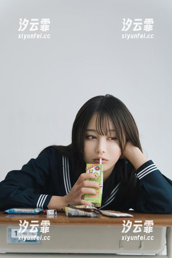在办公室的角落，偶然发现“いくみ(育美)”的无圣光之作。