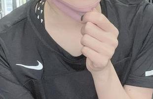 私房写真中，けん研的美腿成了一个小小的话题。