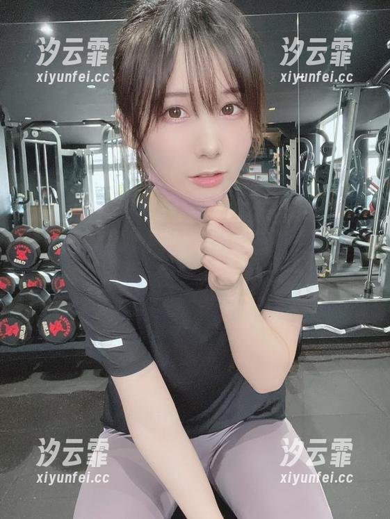 私房写真中，けん研的美腿成了一个小小的话题。