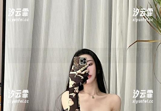 不爱笑的赛琳 微密圈 - 当不爱笑的赛琳穿上礼服,连壁纸都自愧不如。