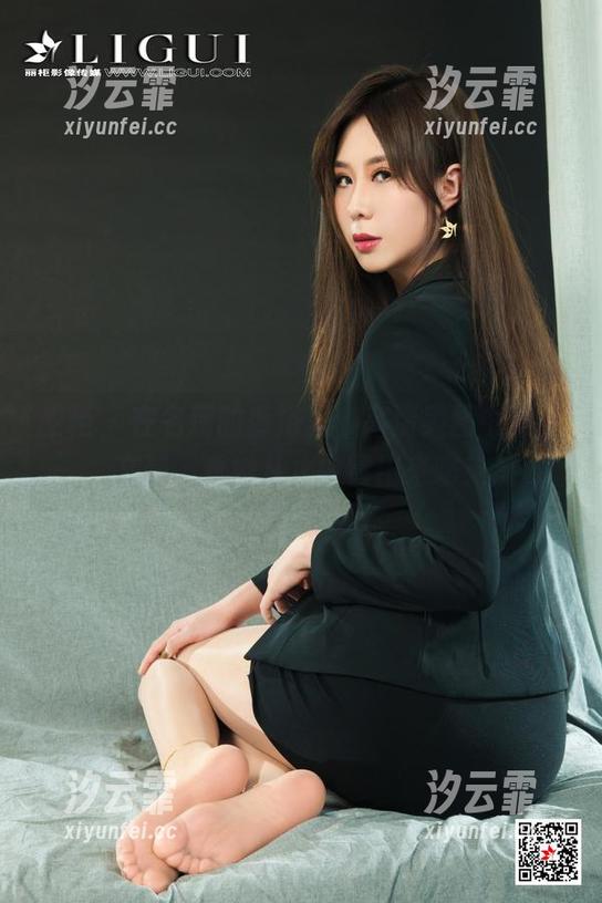 丽柜 - 在名莲的香浴里，高清美图中碰上文静，看她从水中冒出来吧！