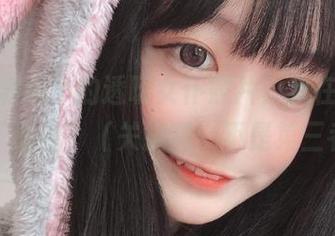 看佳佳酱ovo的透明女仆照片，我在思考什么是“透视”（关提醒：不是第三者）。
