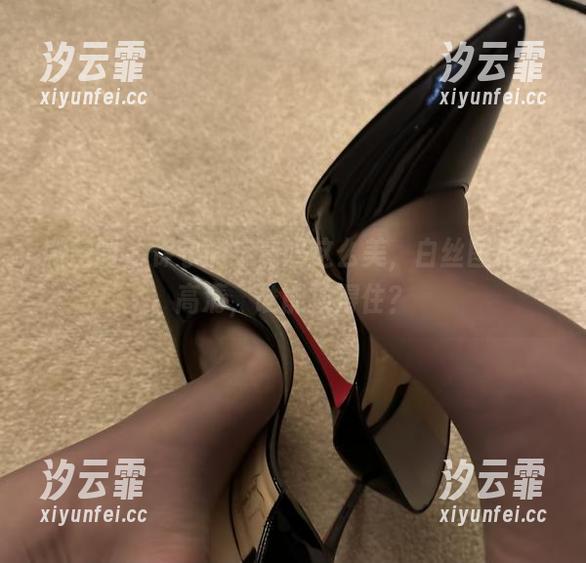 微密圈 - 保守的二舅妈这么美，白丝图片又高清，谁能顶得住？