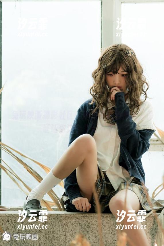 兔玩映画摄影社区：精选紫红色格裙，保证让你这个冬天不冷！