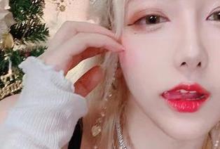 哈哈，啾小妍Deer的金发芭比私拍美图，谁能拒绝这种诱惑！