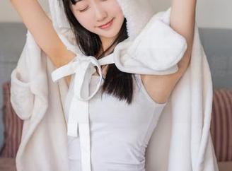 私拍黑白旗袍双子，美图来自喵糖映画，这感觉就是两颗叛逆心在纠缠，哈哈。