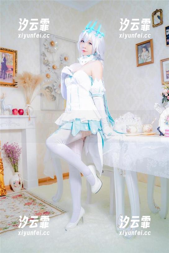高清写真里的墨玉M白裙，突如其来的小风让人忍不住咳嗽。