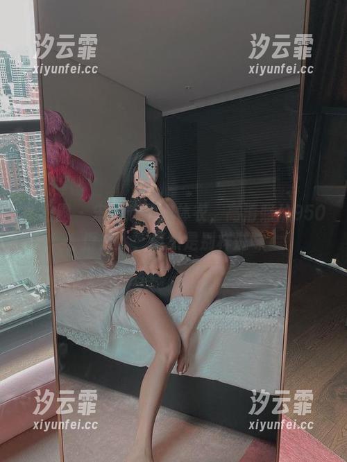 微密圈 - 宋昱欣的连体衣，高清照片950度放大，果然是别样滋味