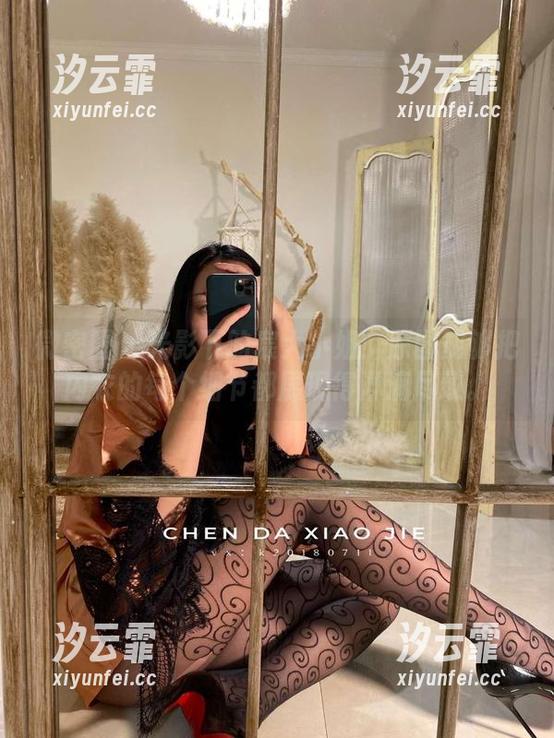 宸大小姐 微密圈 - 光影下的宸大小姐:原图能够把内衣的每个细节都展现得淋漓尽致。