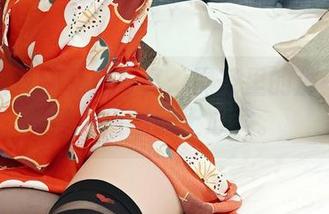 小女巫露娜私房写真：黑茶里的那一抹沉静，悄悄爬上心房。