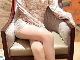 小女巫露娜的泳装原图，突然想到了海洋里的翻滚海浪，没什么关系，就是觉得挺棒的。