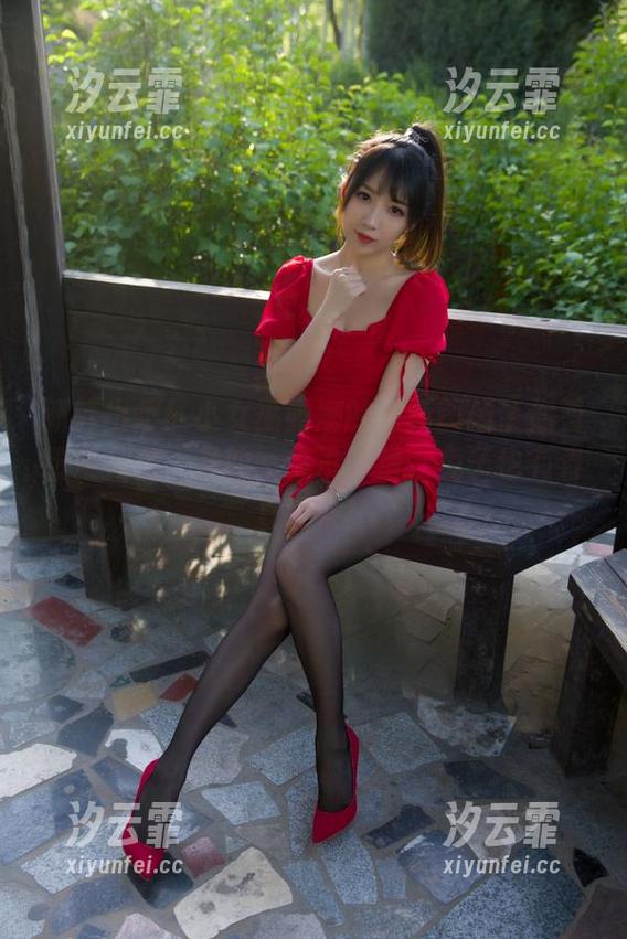 新鲜出炉！小女巫露娜的最新图册带你看粉紫兔兔，是的，你没听错，兔子也有春夏秋冬！