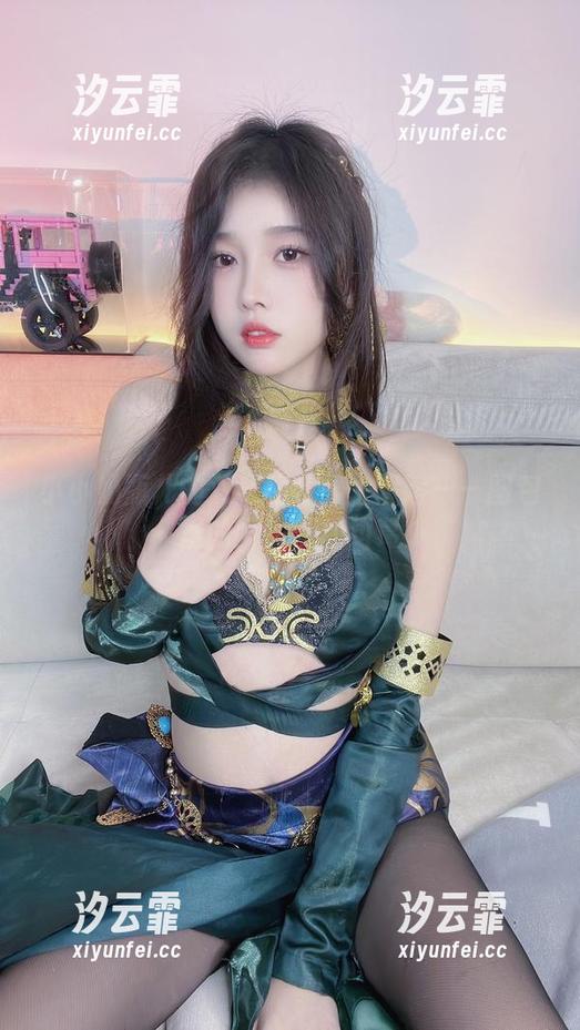 小小奶瓶儿的双马尾制服大冒险——图包里的师生情感纠葛