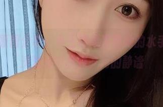 微密圈 – 原图分享：小玉吃果冻和她的水手服，于波涛汹涌中找到岁月的静谧