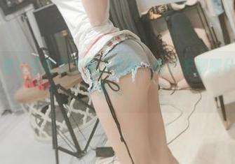 微密圈 – 看小玉吃果冻黑白美图，咱们来聊聊什么叫低调奢华。