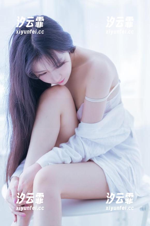 小鹿鹿shika的网袜图册：如果她的腿子可以开口，应该会说“看我多好看”吧！