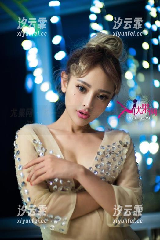 尤果网-张栩菲 尤果网 - 每一张都像无圣光喊我买这件!张栩菲的套装图集太让人动心。