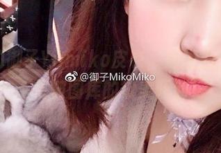最新的御子Yumiko皮衣，别担心，它也不怕被图库的审美吓到！