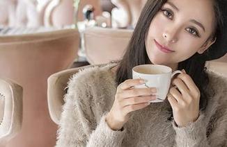 推女神 – 王语纯空姐写真，瞧瞧这位‘飞天女超人’的轻松时刻！