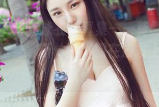 推女神 – 最新泳衣写真集——莫雅淇给你带来‘湿身’新体验，别在沙发上吃零食哦！