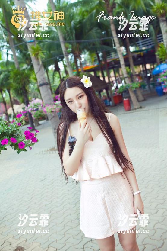 推女神 - 最新泳衣写真集——莫雅淇给你带来‘湿身’新体验，别在沙发上吃零食哦！