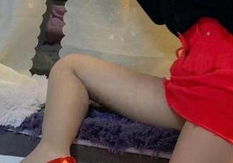 微密圈 – 提袜少女图包：黑色的质感能把你卷进去吗？