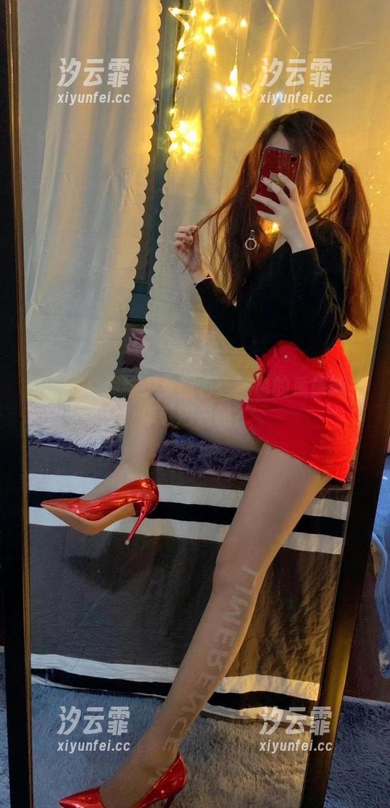 微密圈 - 提袜少女图包：黑色的质感能把你卷进去吗？