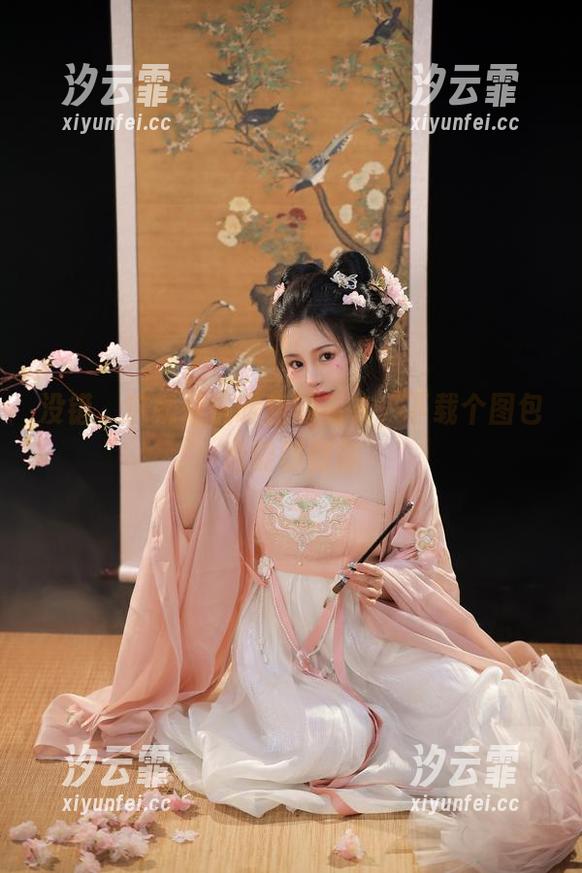 没错，这就是桃暖酱的毛衣，下载个图包也能暖到你