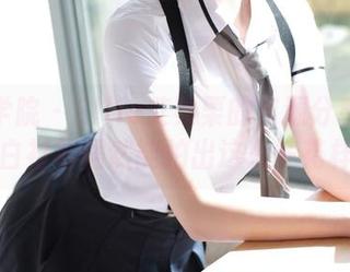 模范学院 – Ellie艾栗栗的资源分享：一件白衬衫居然能拍出这么多花样？