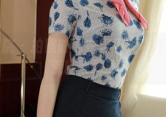 模范学院 – 拍照时毛衣显得太乖巧？人间荒糖来调皮